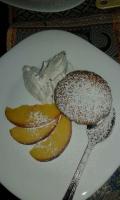 Dolce zenese con pesche e gelato