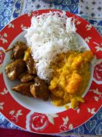 Pollo al curry con riso basmati e verdure al curry